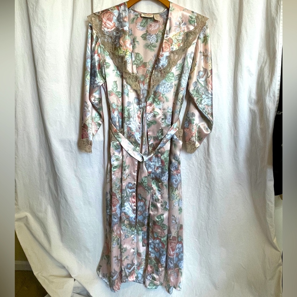 Vintage VICTORIA'S SECRET Gold Label Long pink Satin Floral Robe Size Medium  M